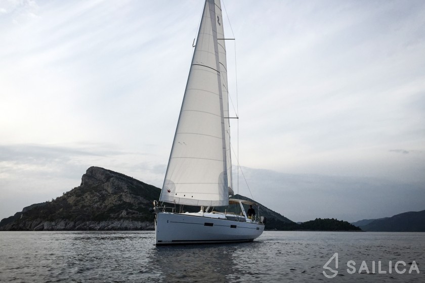 Oceanis 45 - Yacht Charter Sailica
