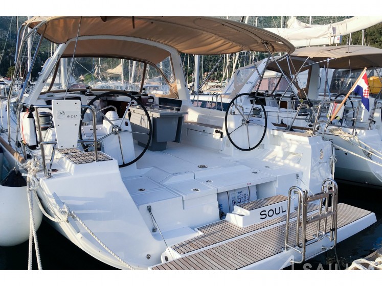 Oceanis 45 - Yacht Charter Sailica