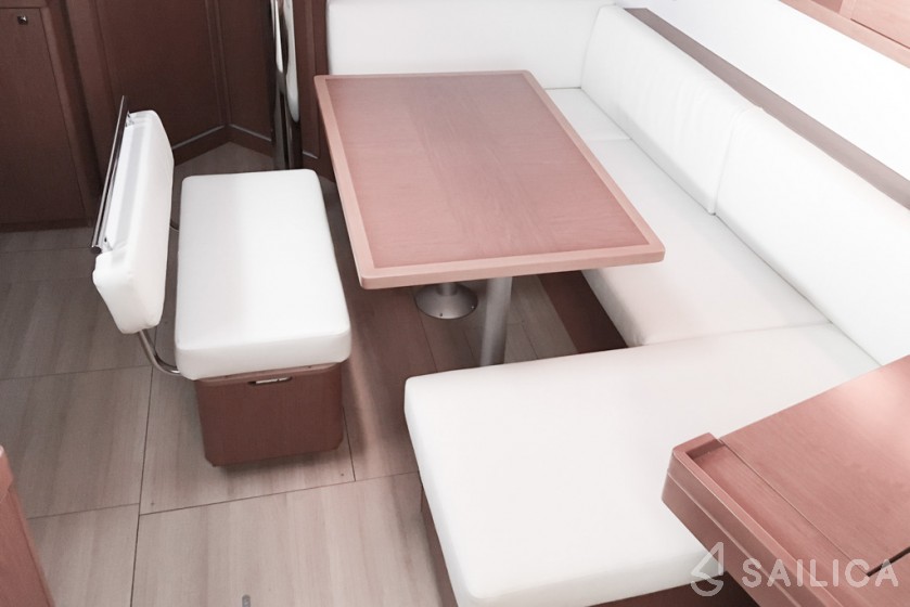 Oceanis 45 - Yacht Charter Sailica