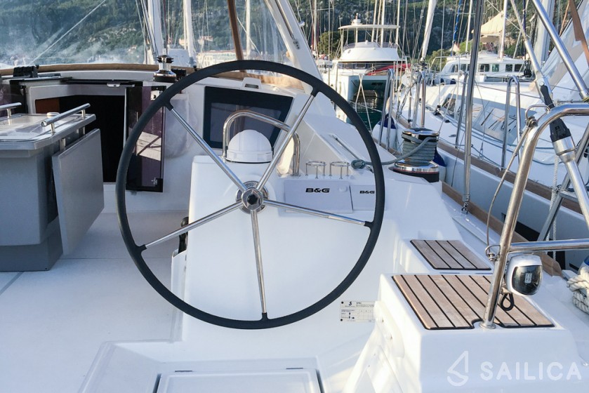 Oceanis 45 - Yacht Charter Sailica