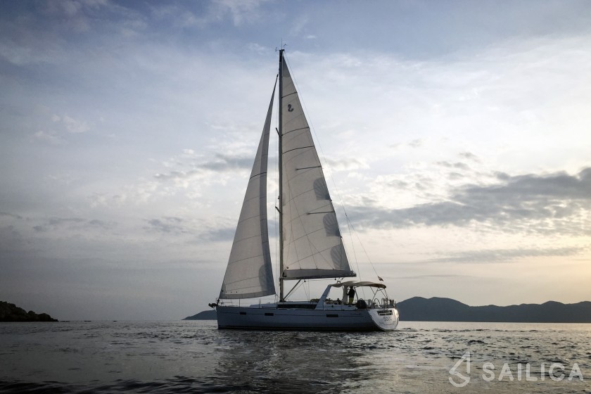 Oceanis 45 - Yacht Charter Sailica