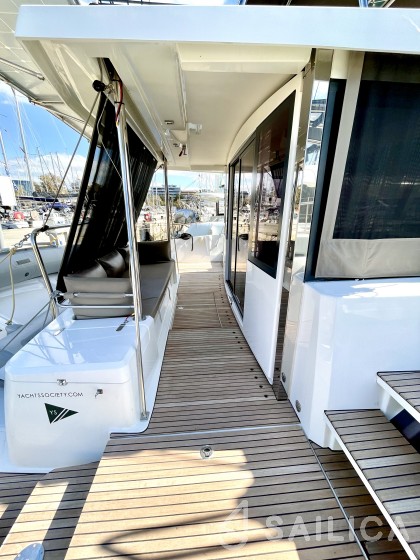 Bali 4.1 - Yacht Charter Sailica