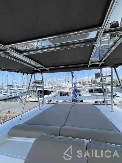 Bali 4.1 - Yacht Charter Sailica