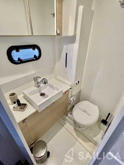 Bali 4.1 - Yacht Charter Sailica