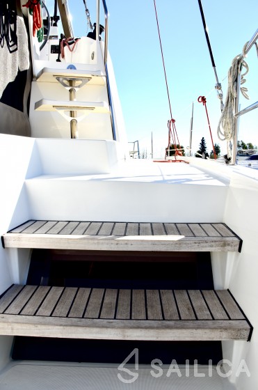 Bali 4.1 - Yacht Charter Sailica