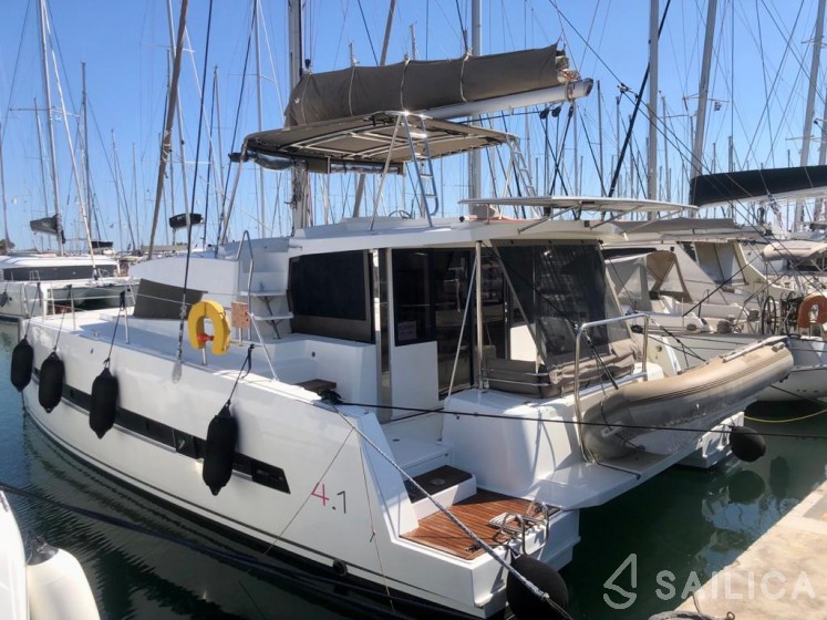 Bali 4.1 - Yacht Charter Sailica