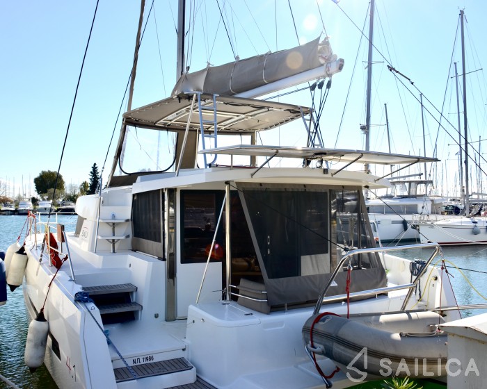 Bali 4.1 - Yacht Charter Sailica