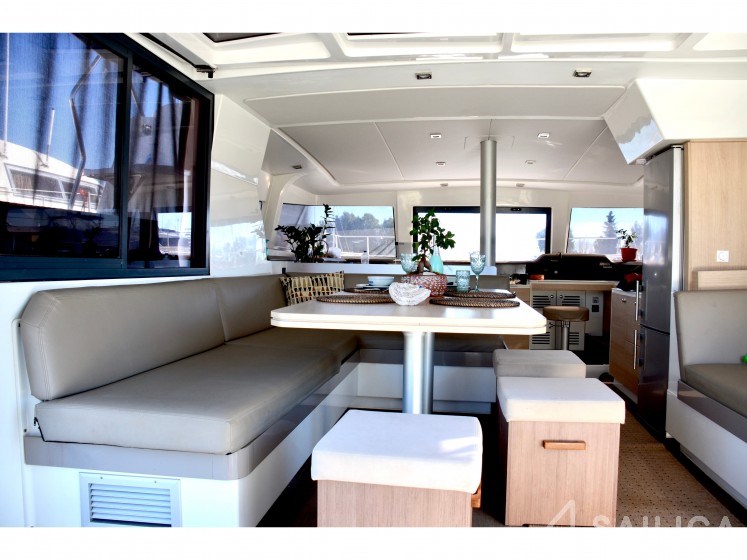 Bali 4.1 - Yacht Charter Sailica