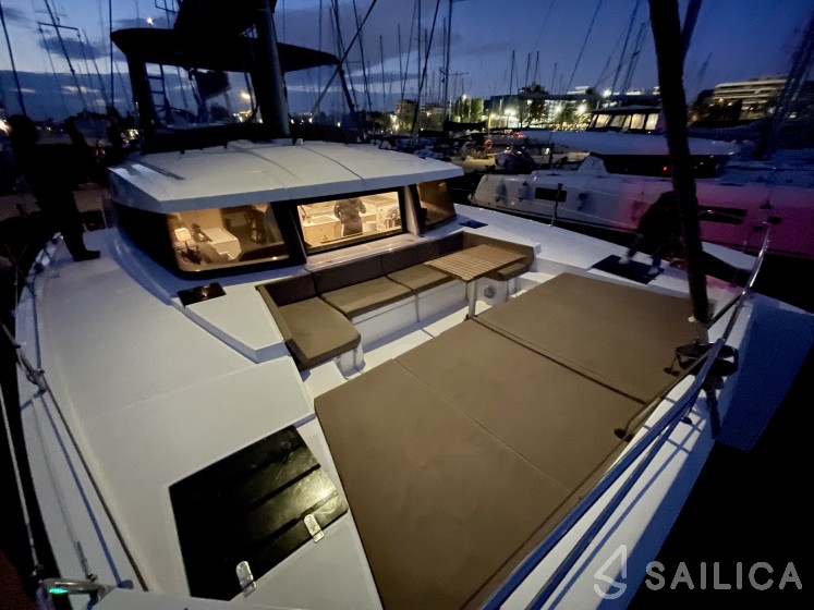 Bali 4.1 - Yacht Charter Sailica