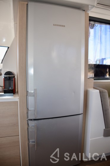 Bali 4.1 - Yacht Charter Sailica