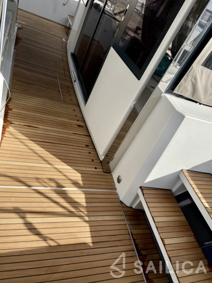 Bali 4.1 - Yacht Charter Sailica