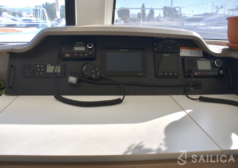 Bali 4.1 - Yacht Charter Sailica