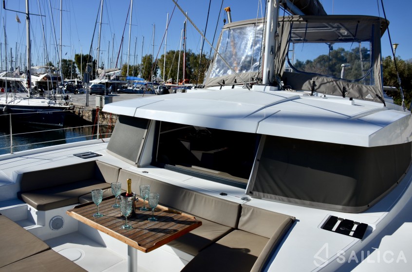 Bali 4.1 - Yacht Charter Sailica