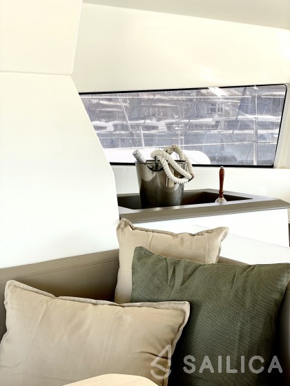 Bali 4.1 - Yacht Charter Sailica