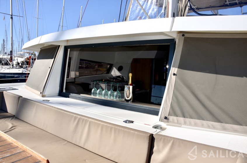 Bali 4.1 - Yacht Charter Sailica