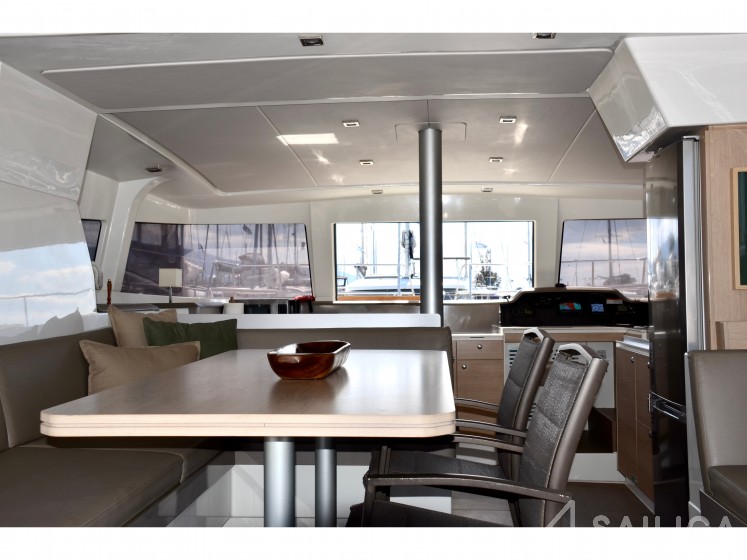 Bali 4.1 - Yacht Charter Sailica