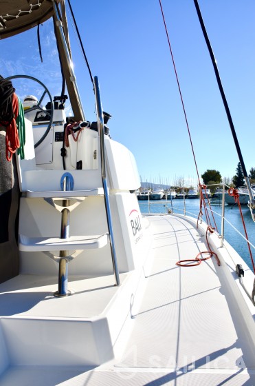 Bali 4.1 - Yacht Charter Sailica