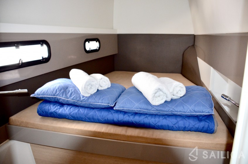 Bali 4.1 - Yacht Charter Sailica