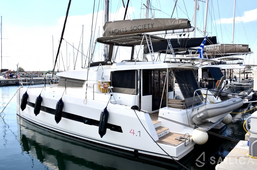 Bali 4.1 - Yacht Charter Sailica