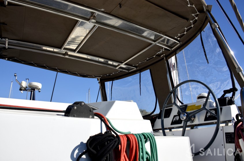 Bali 4.1 - Yacht Charter Sailica