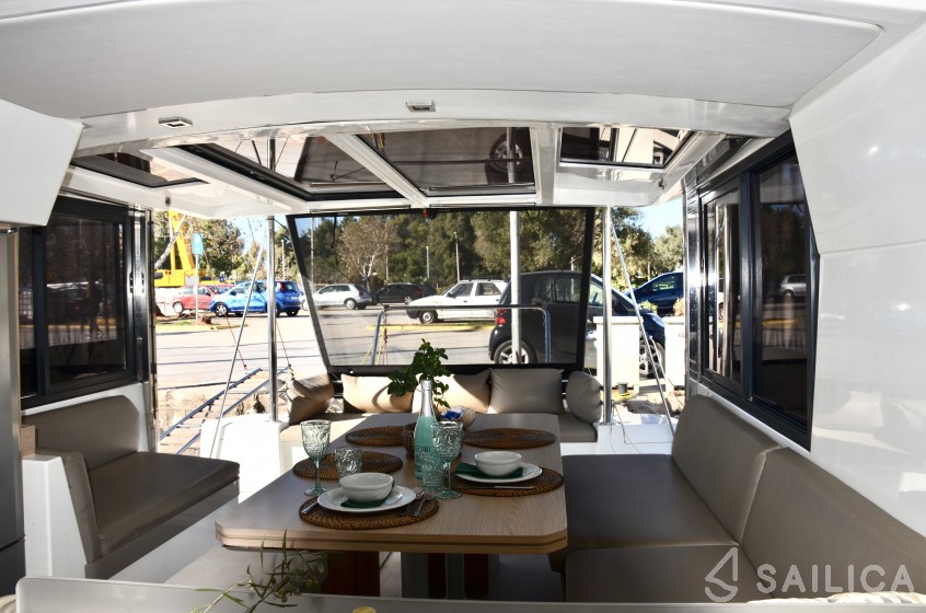 Bali 4.1 - Yacht Charter Sailica