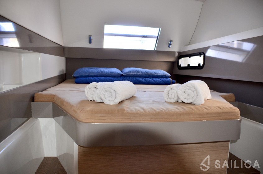 Bali 4.1 - Yacht Charter Sailica