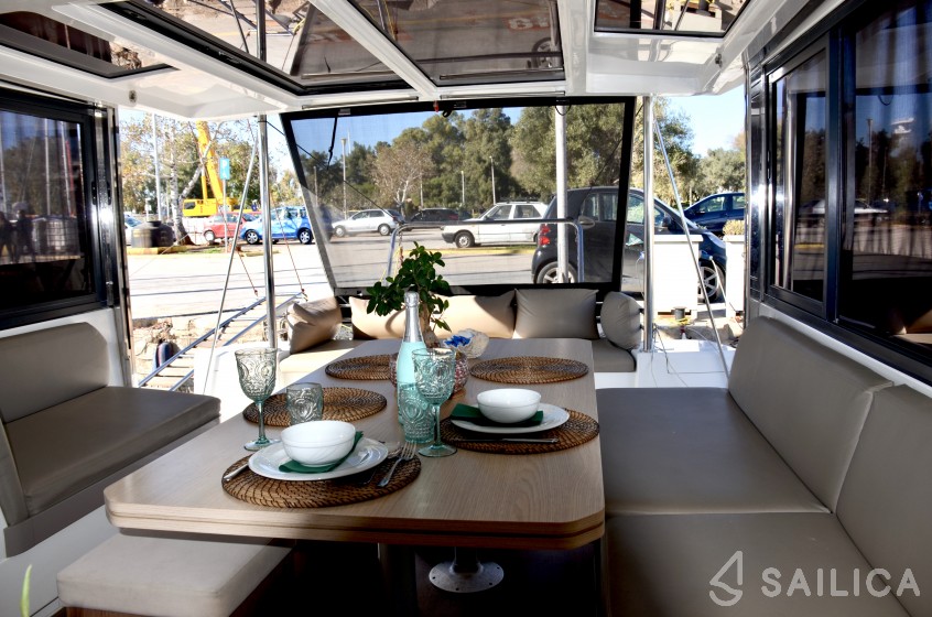Bali 4.1 - Yacht Charter Sailica