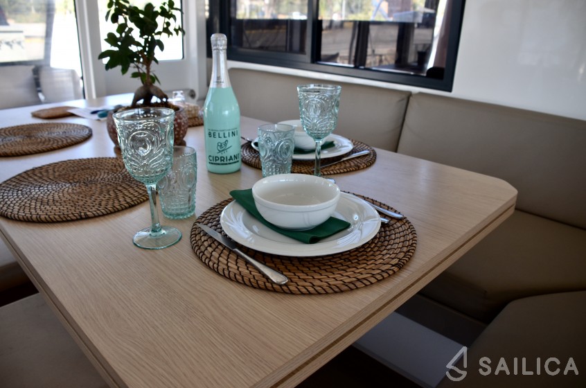 Bali 4.1 - Yacht Charter Sailica