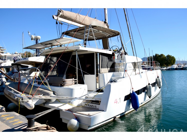 Bali 4.1 - Yacht Charter Sailica