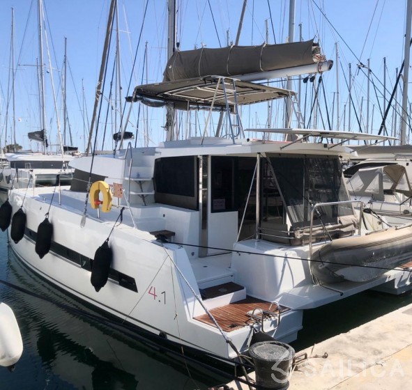 Bali 4.1 - Yacht Charter Sailica