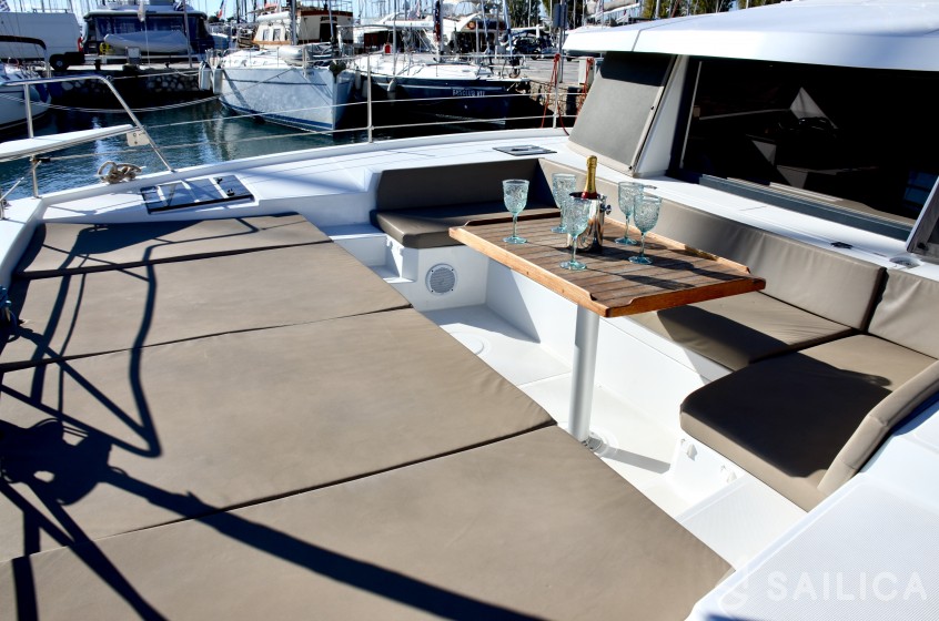 Bali 4.1 - Yacht Charter Sailica