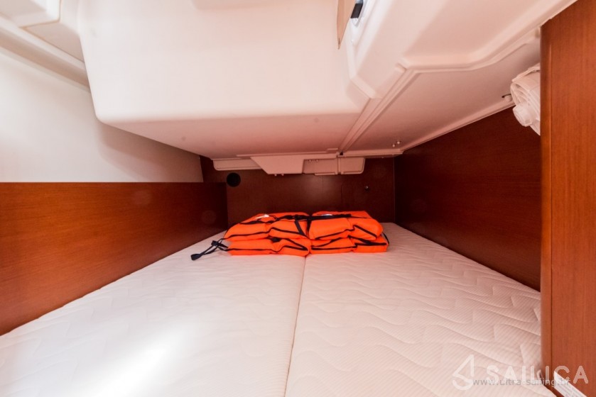 Oceanis 35.1 - Yacht Charter Sailica