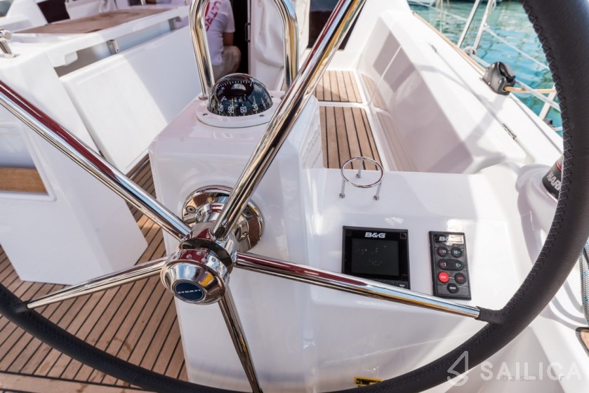 Oceanis 35.1 - Yacht Charter Sailica