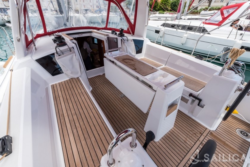 Oceanis 35.1 - Yacht Charter Sailica