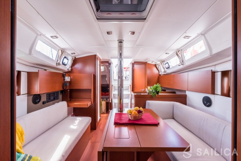 Oceanis 35.1 - Yacht Charter Sailica