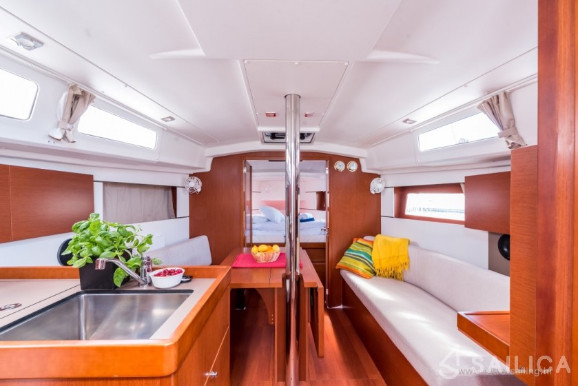 Oceanis 35.1 - Yacht Charter Sailica