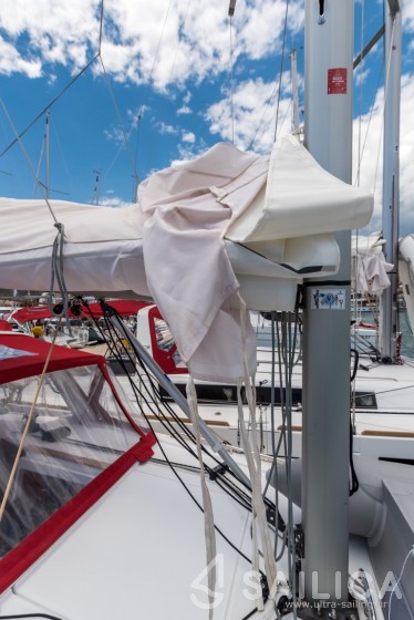 Oceanis 35.1 - Yacht Charter Sailica