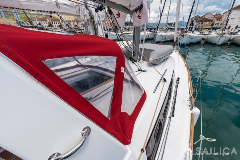 Oceanis 35.1 - Yacht Charter Sailica