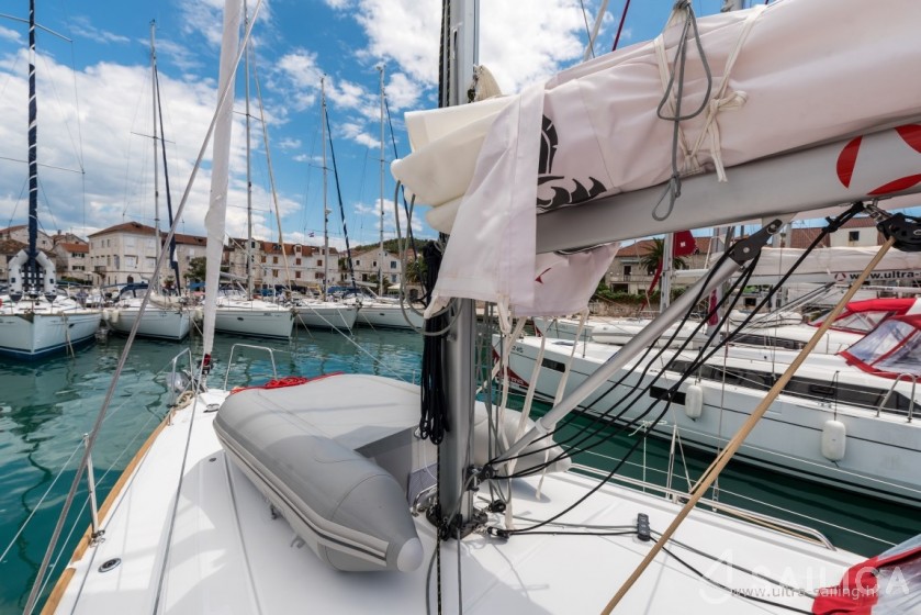 Oceanis 35.1 - Yacht Charter Sailica