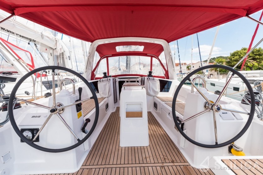 Oceanis 35.1 - Yacht Charter Sailica