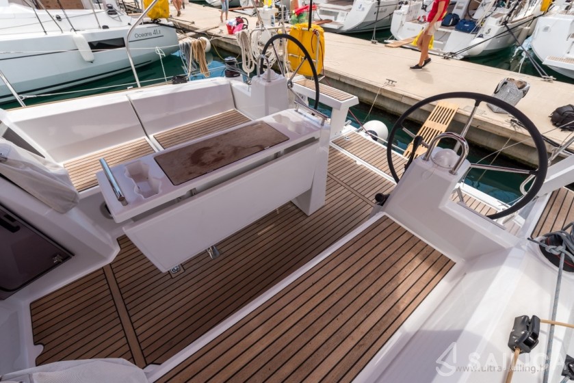 Oceanis 35.1 - Yacht Charter Sailica