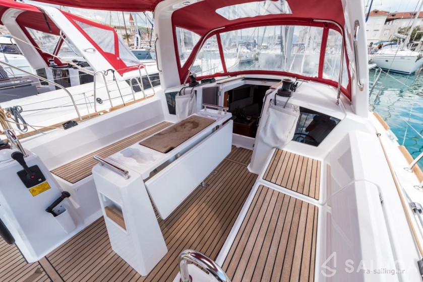 Oceanis 35.1 - Yacht Charter Sailica