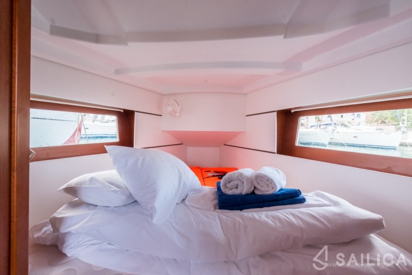 Oceanis 35.1 - Yacht Charter Sailica