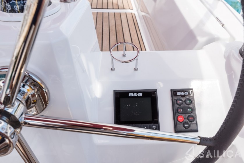 Oceanis 35.1 - Yacht Charter Sailica