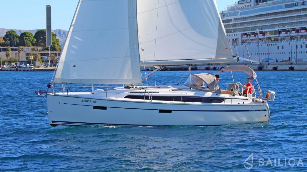 Bavaria 37 Cruiser - Yacht Charter Sailica