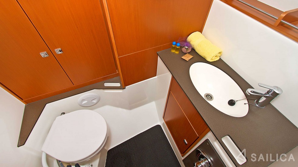 Bavaria 37 Cruiser - Yacht Charter Sailica