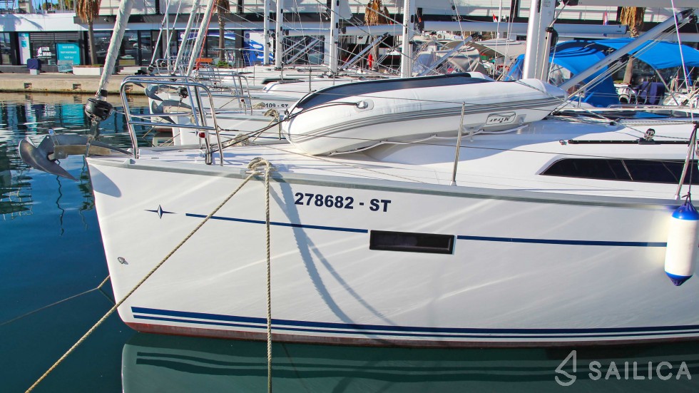 Bavaria 37 Cruiser - Yacht Charter Sailica