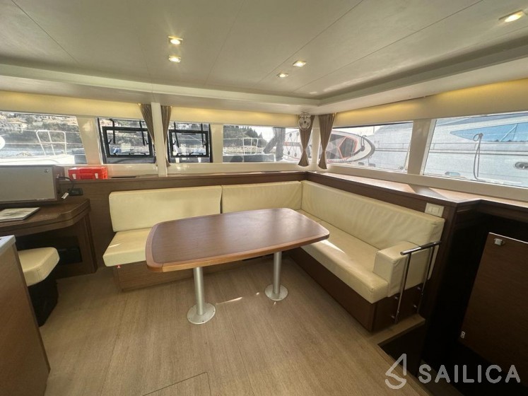 Lagoon 450  Flybridge - Yacht Charter Sailica