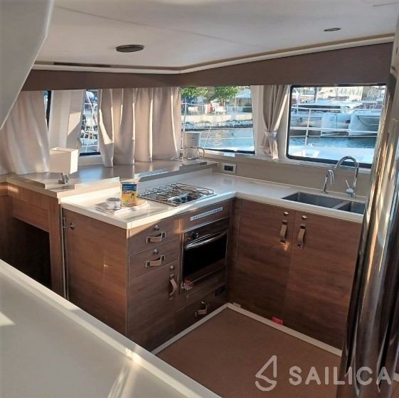Bali 4.4 - Yacht Charter Sailica
