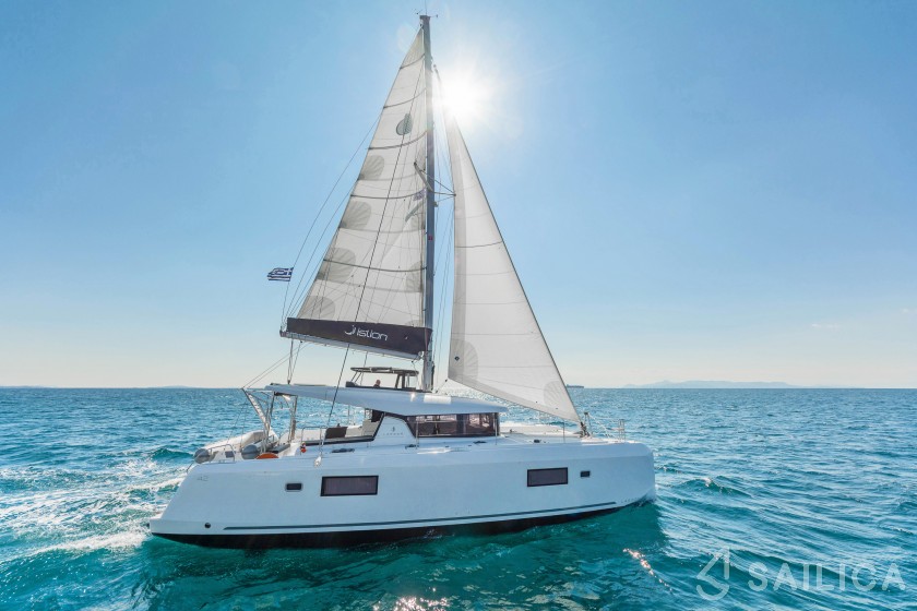 Lagoon 42 - Yacht Charter Sailica